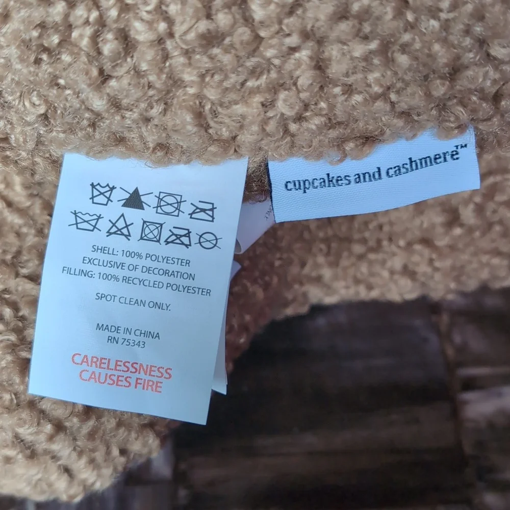❌SOLD❌Viral 🎥 Cupcakes & Cashmere 3 pk Christmas Gingerbread Pillows, Faux Fur - Picture 8 of 8